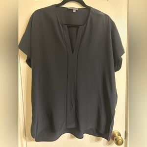 Vince navy blue 100% Silk short sleeve v-neck Top Size Large Lightweight
